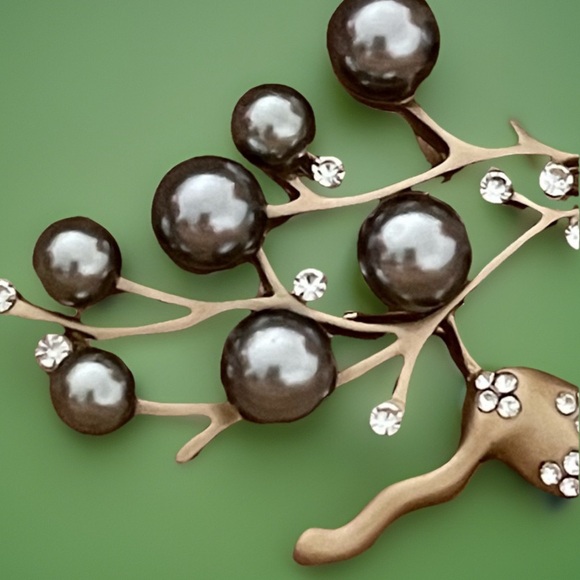 Reindeer Brooch NEW Rhinestones Faux Pearls Christmas Deer Holiday Matte Gold - Picture 11 of 11